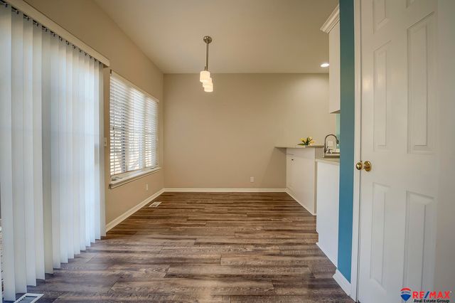 724 Villa Plaza, Papillion, NE 68046