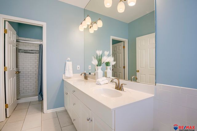 724 Villa Plaza, Papillion, NE 68046