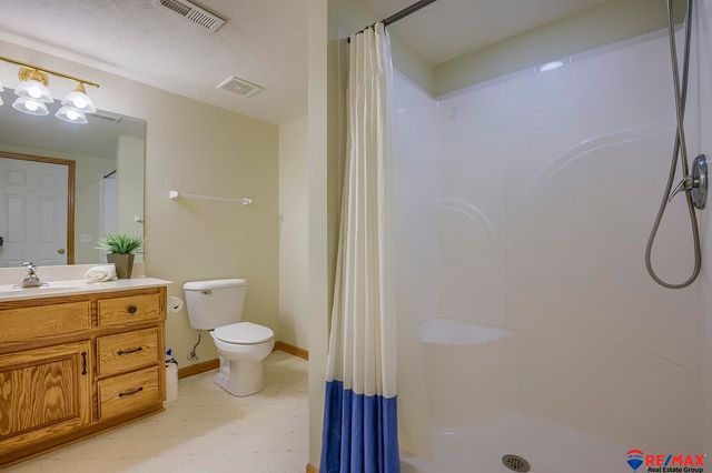 724 Villa Plaza, Papillion, NE 68046