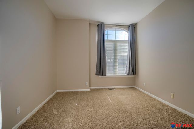 724 Villa Plaza, Papillion, NE 68046