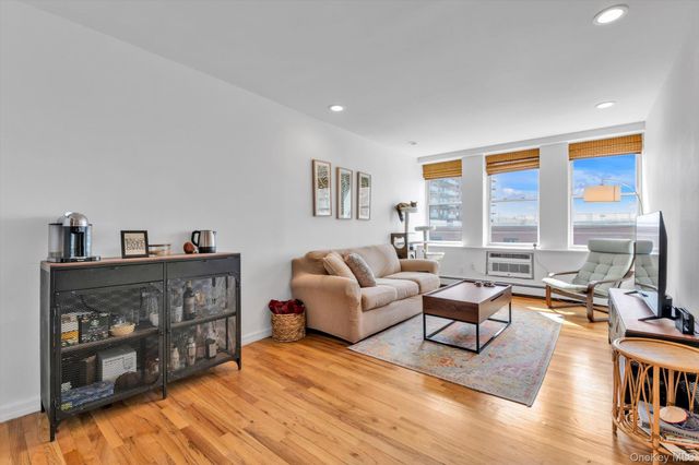 25 W Broadway 207, Long Beach, NY 11561