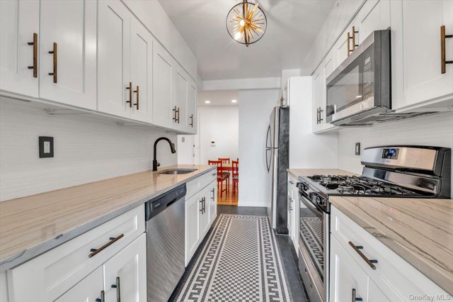 25 W Broadway 207, Long Beach, NY 11561