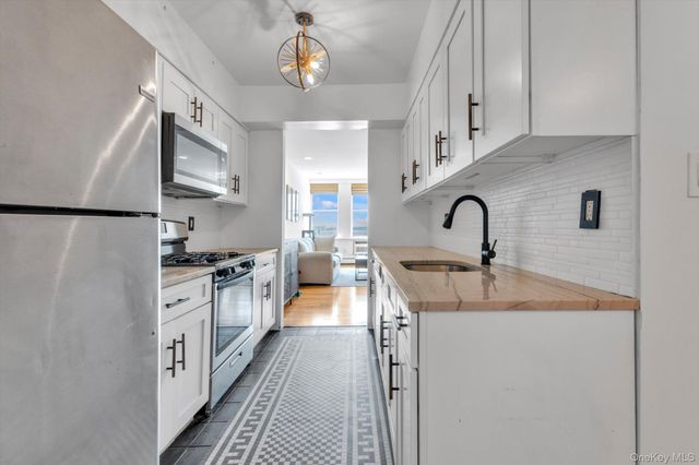 25 W Broadway 207, Long Beach, NY 11561