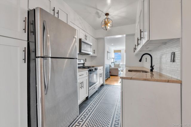 25 W Broadway 207, Long Beach, NY 11561