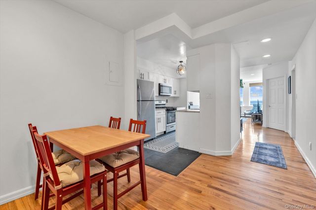 25 W Broadway 207, Long Beach, NY 11561