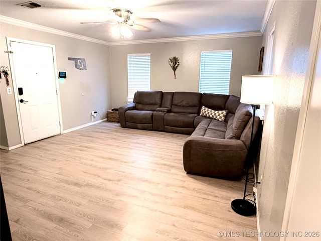 1418 N Lambert Street, Hugo, OK 74743