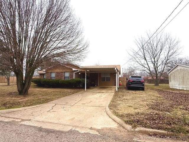 1418 N Lambert Street, Hugo, OK 74743