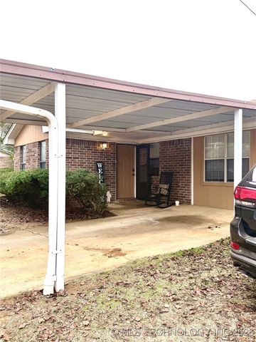 1418 N Lambert Street, Hugo, OK 74743