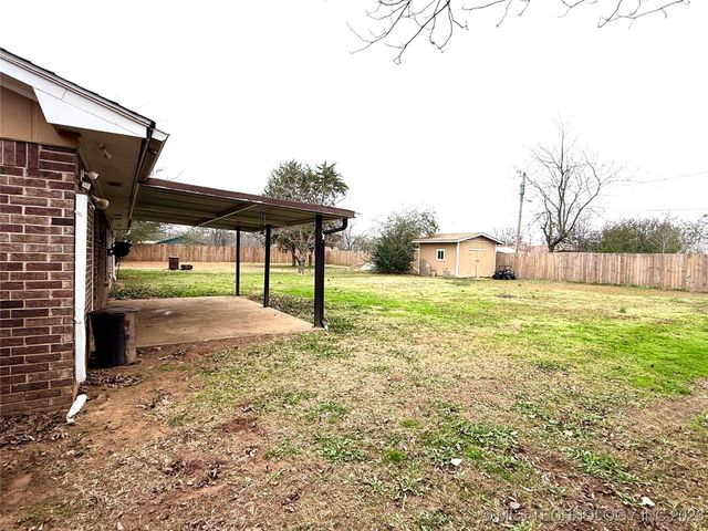 1418 N Lambert Street, Hugo, OK 74743