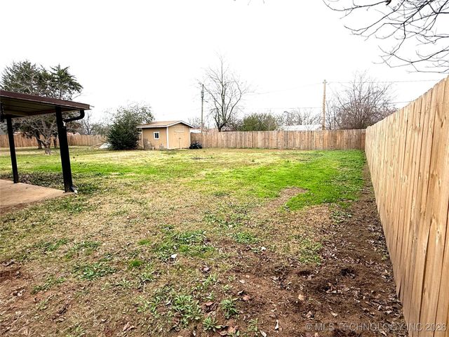 1418 N Lambert Street, Hugo, OK 74743