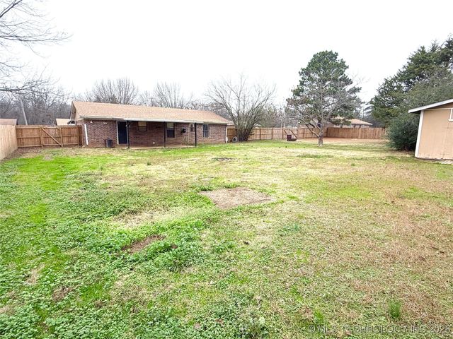 1418 N Lambert Street, Hugo, OK 74743