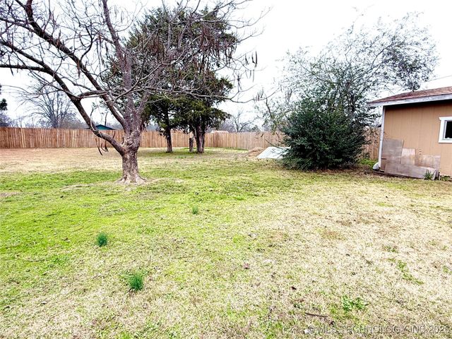 1418 N Lambert Street, Hugo, OK 74743