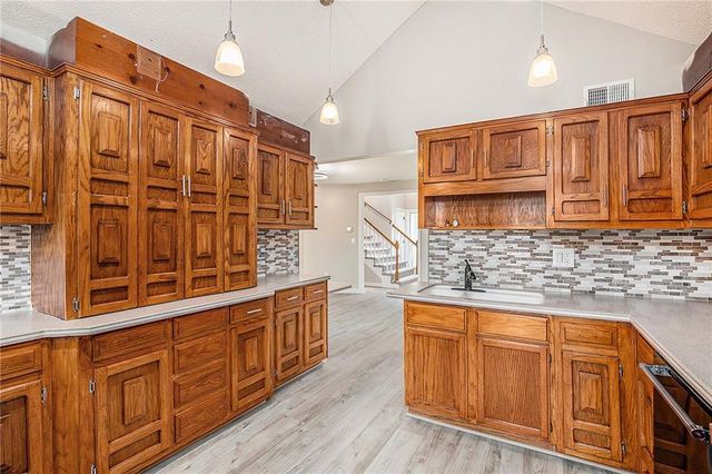13805 W 78th Terrace, Lenexa, KS 66216