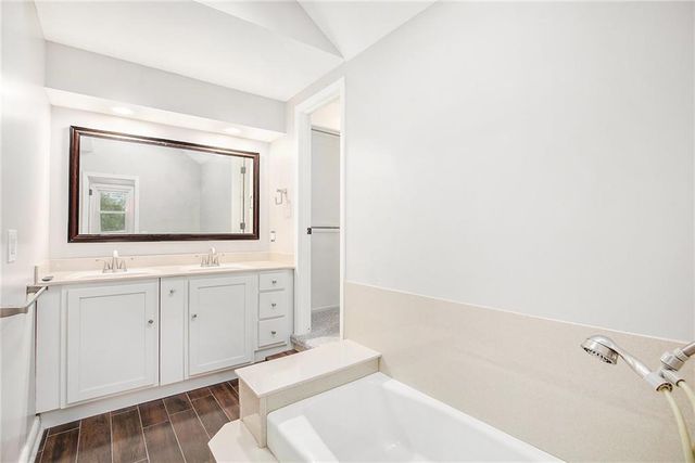 13805 W 78th Terrace, Lenexa, KS 66216
