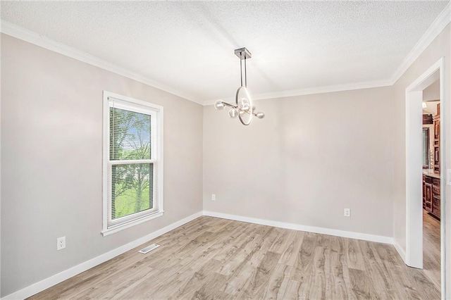 13805 W 78th Terrace, Lenexa, KS 66216