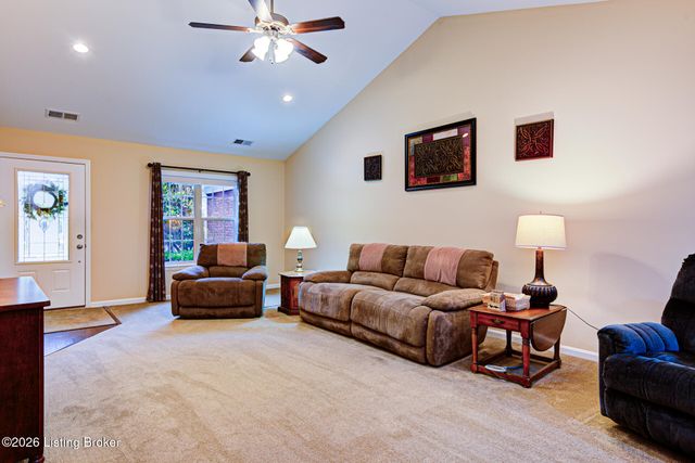 6712 Renate Rd, Louisville, KY 40291