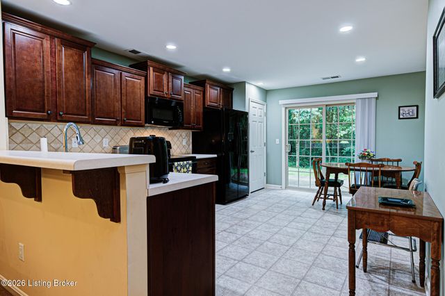 6712 Renate Rd, Louisville, KY 40291