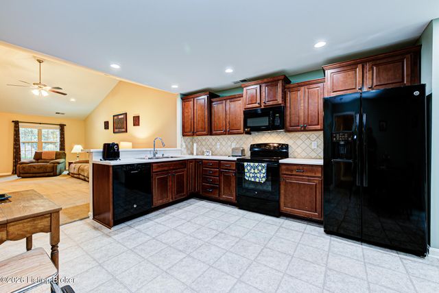 6712 Renate Rd, Louisville, KY 40291