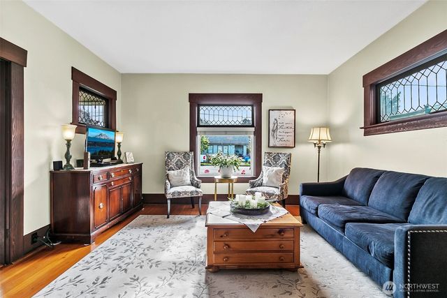 722 Alder Avenue, Sumner, WA 98390
