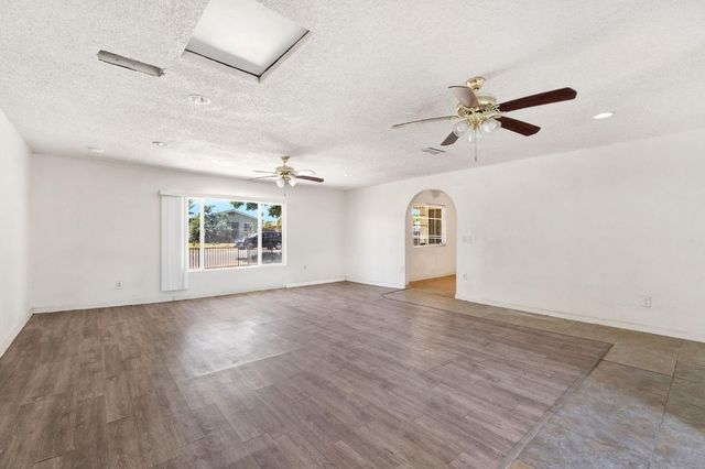 2151 S Bardell Avenue, Fresno, CA 93706