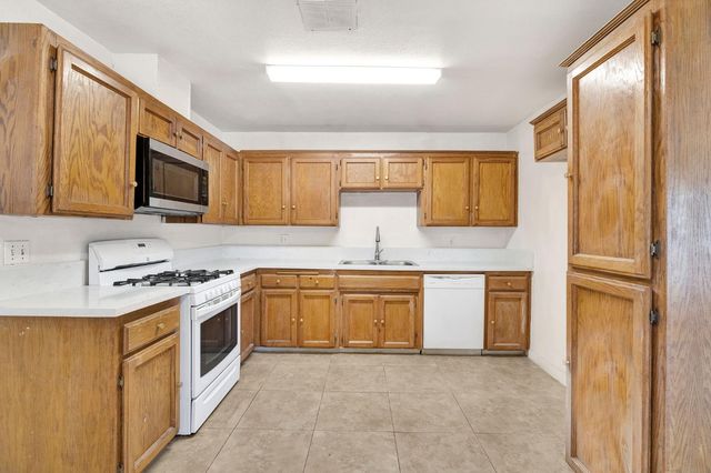 2151 S Bardell Avenue, Fresno, CA 93706