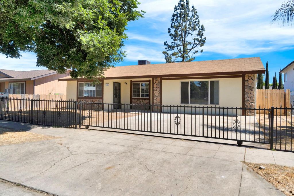 Image 2 of property listing at 2151 S Bardell Avenue, Fresno, CA 93706