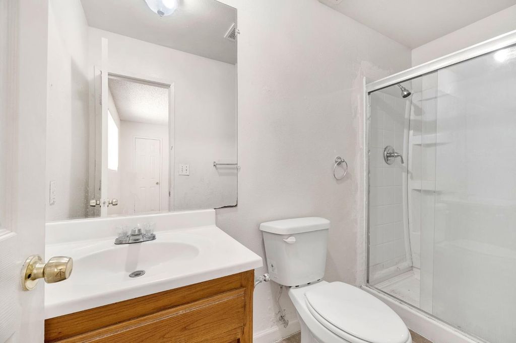 Image 20 of property listing at 2151 S Bardell Avenue, Fresno, CA 93706