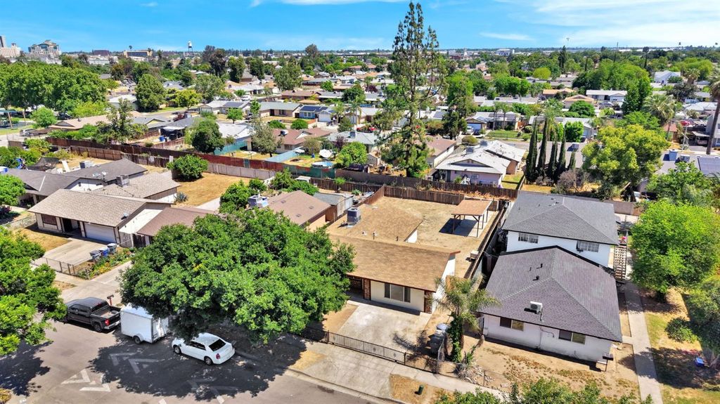 Image 29 of property listing at 2151 S Bardell Avenue, Fresno, CA 93706