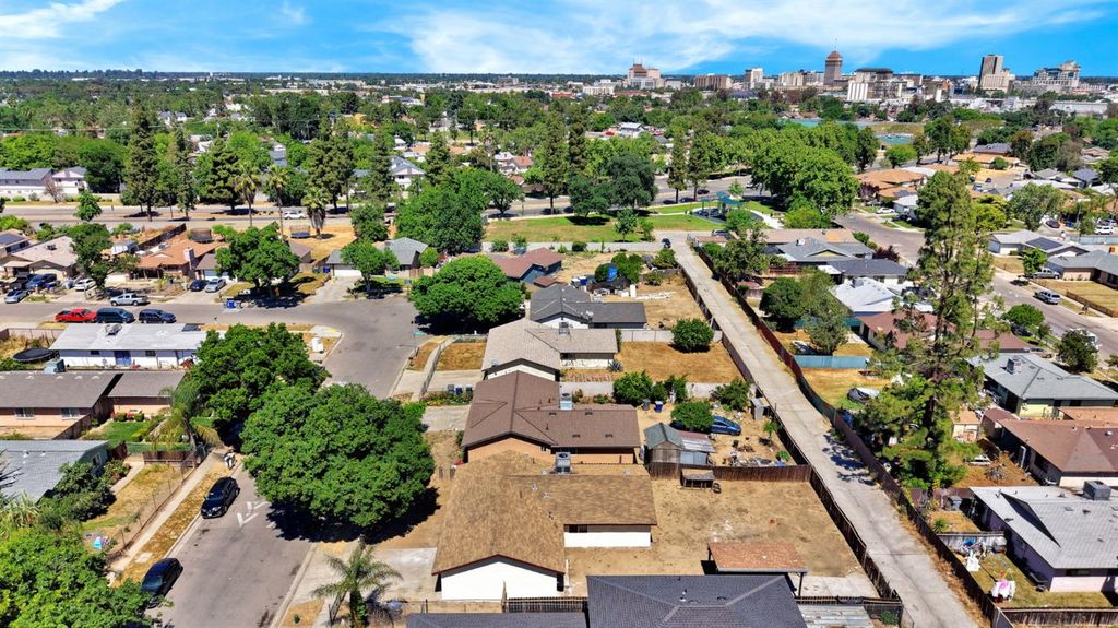 Image 34 of property listing at 2151 S Bardell Avenue, Fresno, CA 93706