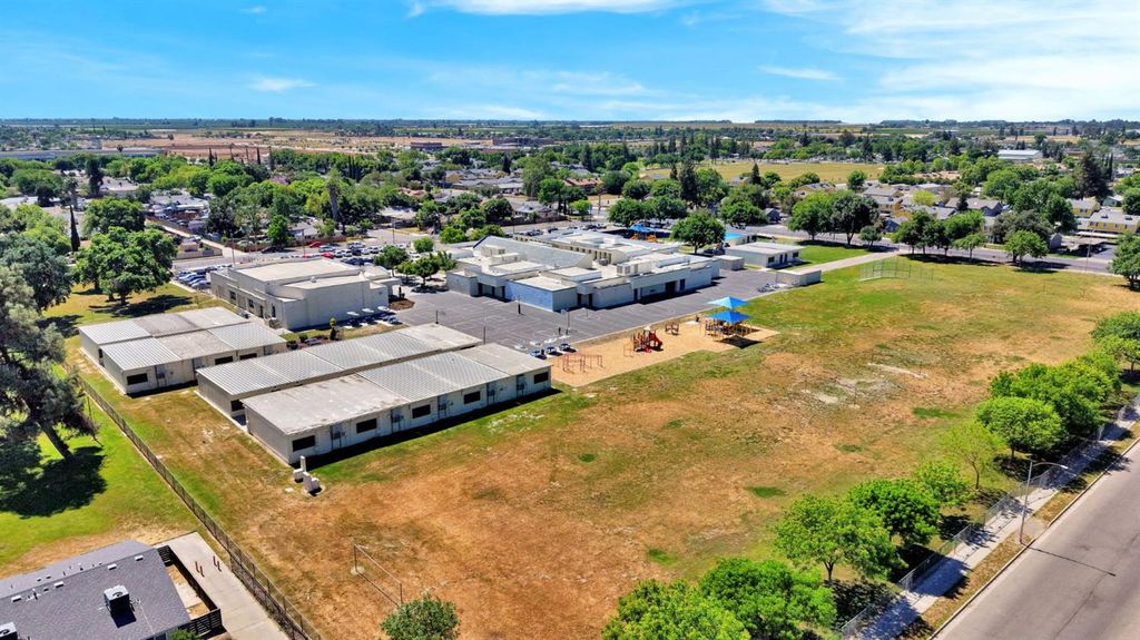 Image 36 of property listing at 2151 S Bardell Avenue, Fresno, CA 93706