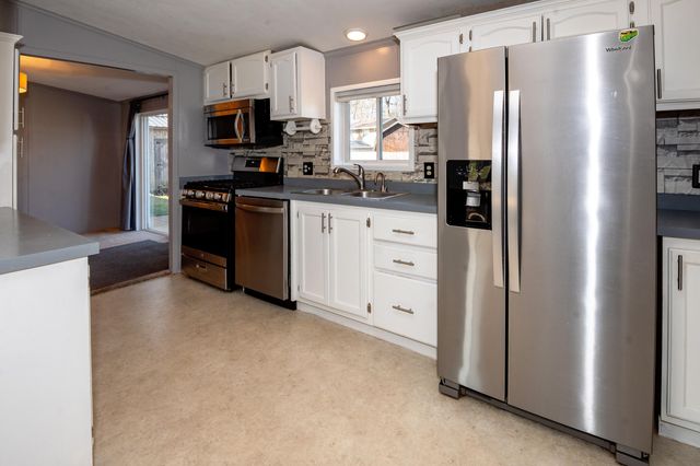 5074 Woodward, Coloma, MI 49038