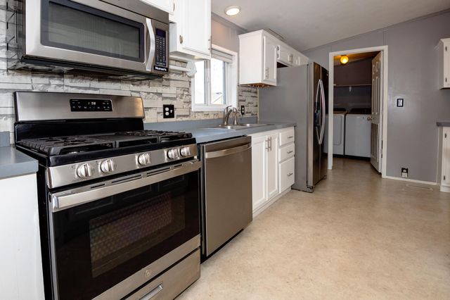 5074 Woodward, Coloma, MI 49038