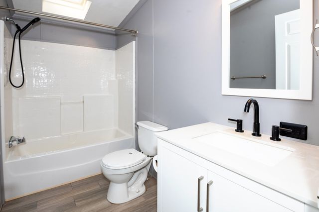 5074 Woodward, Coloma, MI 49038