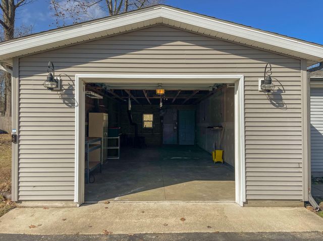 5074 Woodward, Coloma, MI 49038