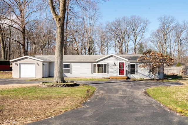 5074 Woodward, Coloma, MI 49038