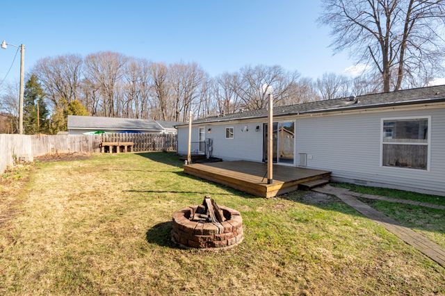 5074 Woodward, Coloma, MI 49038