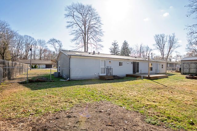 5074 Woodward, Coloma, MI 49038