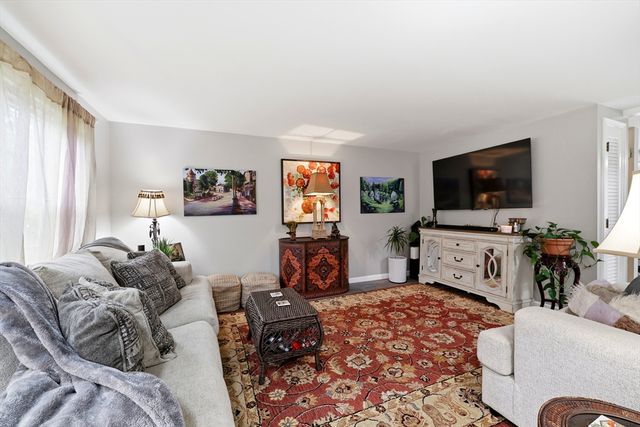29 Plantation Dr 29, Agawam, MA 01001