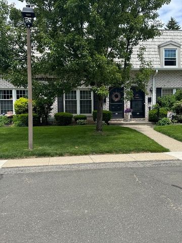 29 Plantation Dr 29, Agawam, MA 01001