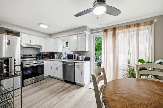 29 Plantation Dr 29, Agawam, MA 01001