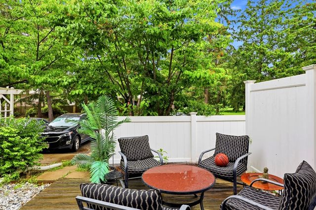 29 Plantation Dr 29, Agawam, MA 01001
