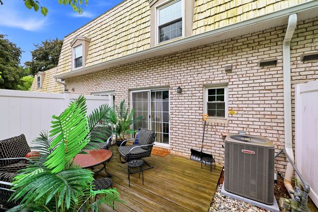 29 Plantation Dr 29, Agawam, MA 01001
