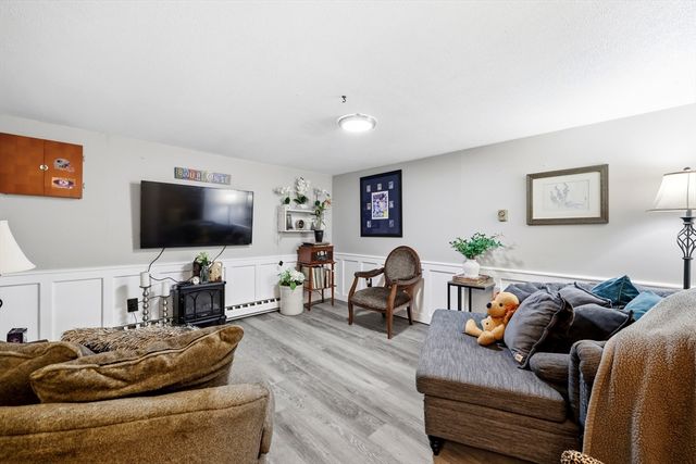 29 Plantation Dr 29, Agawam, MA 01001