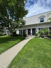 29 Plantation Dr 29, Agawam, MA 01001