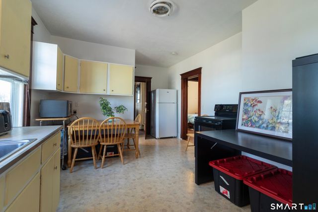 61 Home Place, Branford, CT 06405