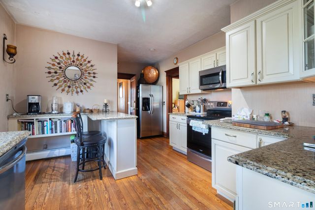 61 Home Place, Branford, CT 06405