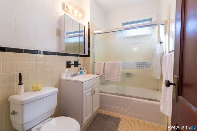 61 Home Place, Branford, CT 06405