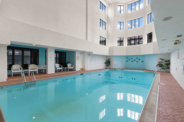 3525 S Cass Court 418, Oak Brook, IL 60523