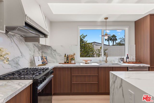 1180 Coronet Avenue, Pasadena, CA 91107