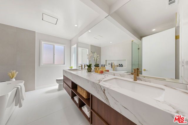 1180 Coronet Avenue, Pasadena, CA 91107